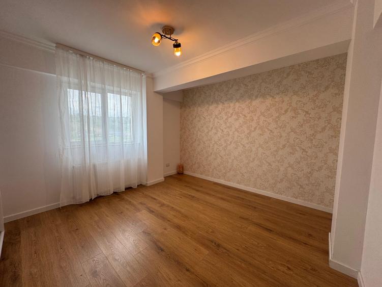 Apartament cu 3 camere semidecomandat în Vișani