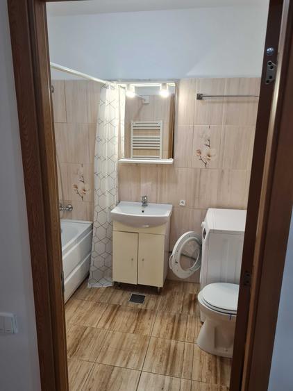 Apartament cu 3 camere decomandat în Dâmbul Rotund