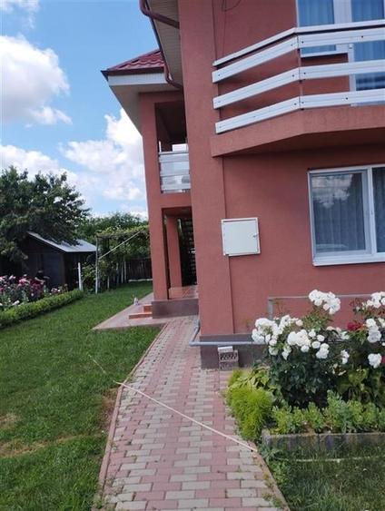 Casă individuală cu 9 camere cu Canalizare în 9 Mai
