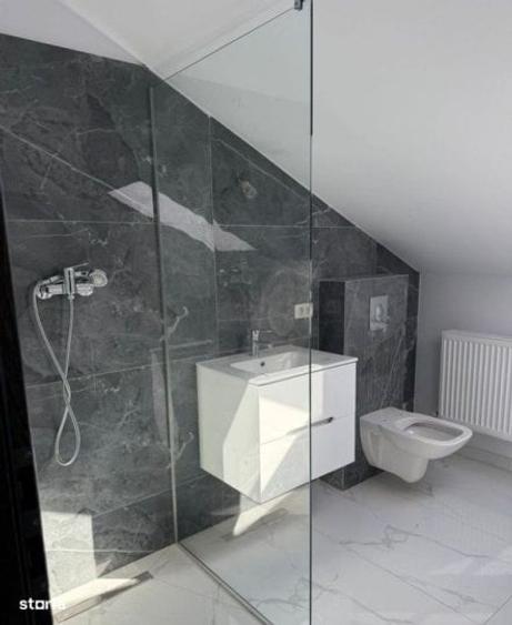 Duplex cu 4 camere cu Canalizare în Dobroești