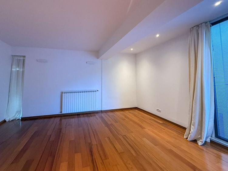 Apartament cu 3 camere semidecomandat, mobilat în Primăverii