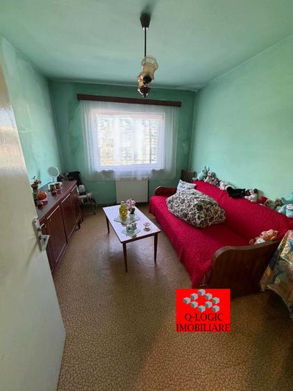 Apartament cu 3 camere decomandat în Tractorul