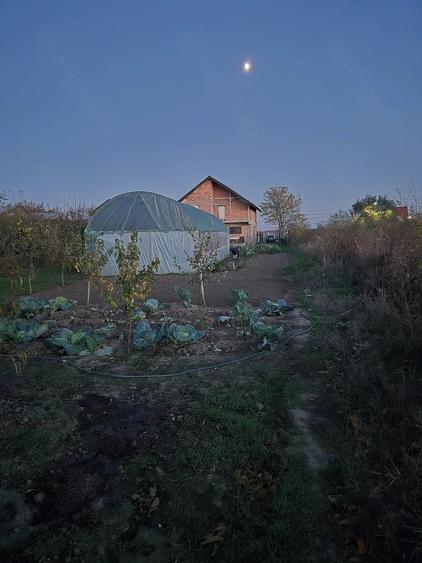 Casă cu Teren 1300 Mp în Varlaam