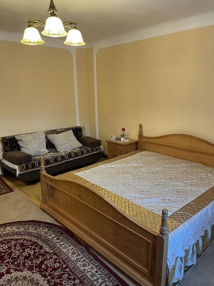 Casă cu 3 camere decomandat în Central
