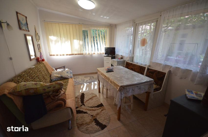 Casă cu 4 camere cu Teren 600 Mp în Andronache
