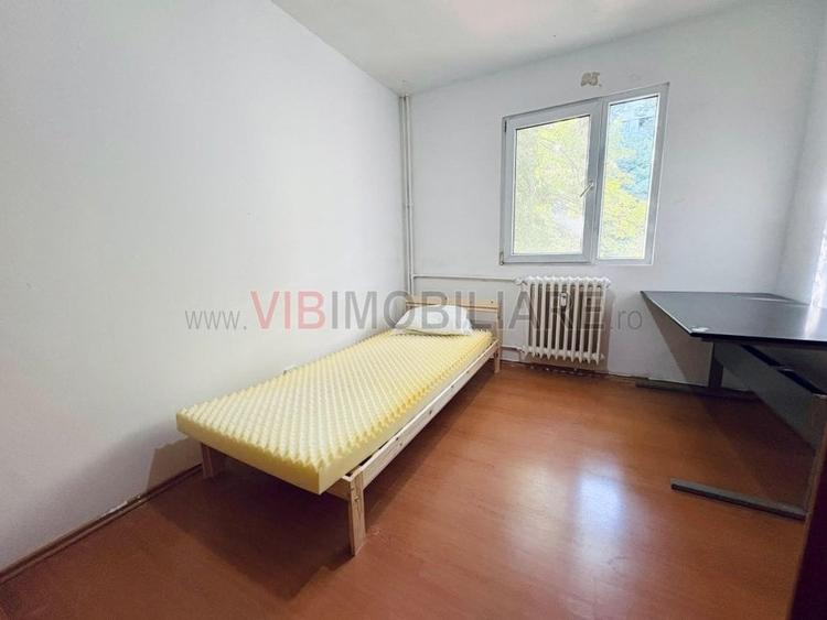 Apartament cu 4 camere semidecomandat în Gorjului