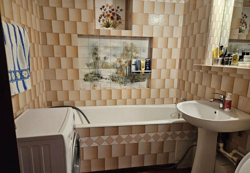 Apartament cu 3 camere semidecomandat, mobilat în Gorjului
