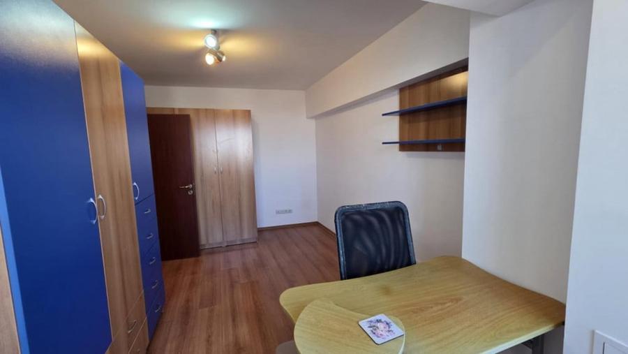 Apartament cu 3 camere semidecomandat în Unirii