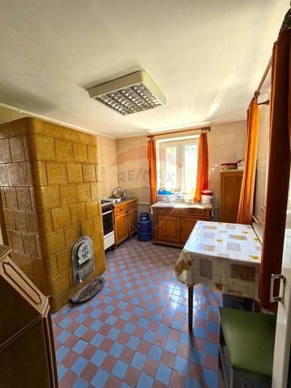 Casă individuală cu 5 camere cu Teren 500 Mp în Moieciu de Sus