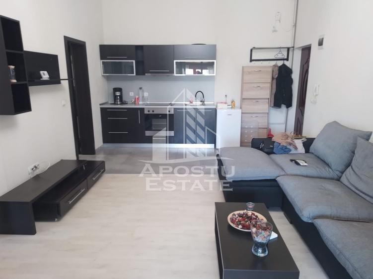 Apartament cu 2 camere semidecomandat, mobilat în Giroc
