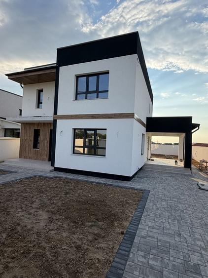 Casă cu 4 camere în Exterior Vest