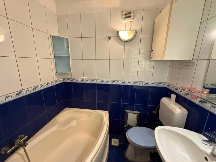 Apartament cu 3 camere decomandat în Drumul Taberei