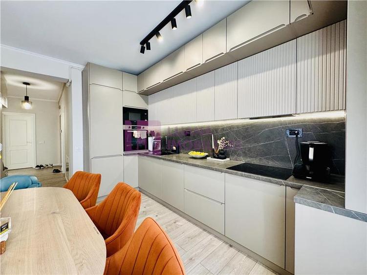 Apartament cu 3 camere decomandat, mobilat în Exterior Vest