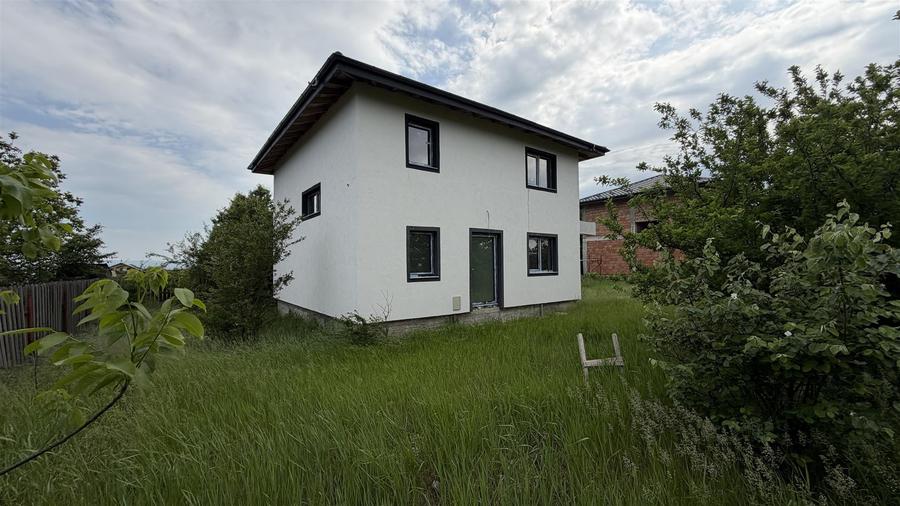 Casă cu 4 camere cu Teren 450 Mp în Aroneanu