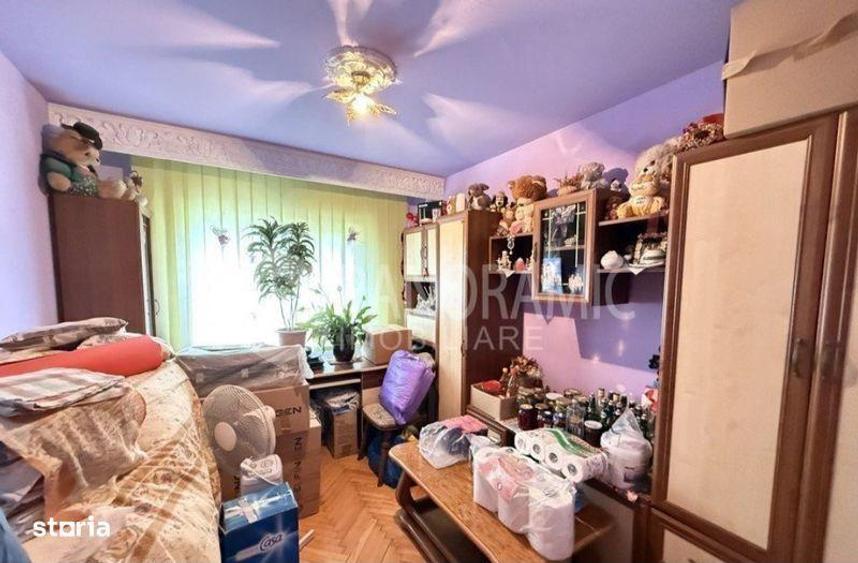 Apartament cu 4 camere în Micro 17
