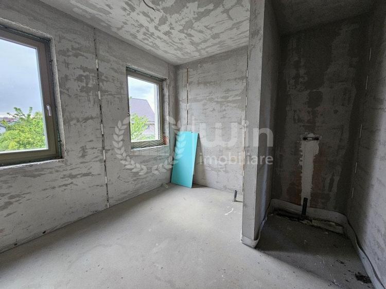 Casă individuală cu 4 camere cu Canalizare în Dâmbul Rotund