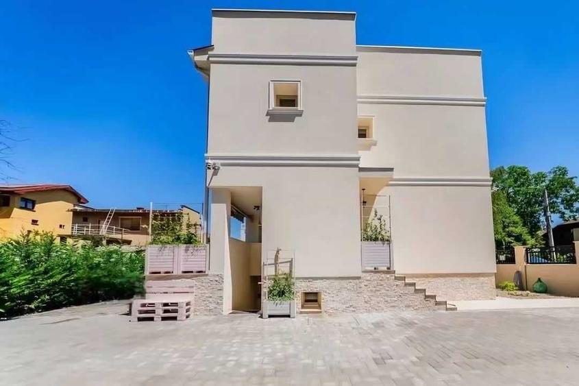 Casă cu 4 camere decomandat în Romanilor