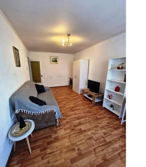 Apartament cu 3 camere decomandat în Dristor