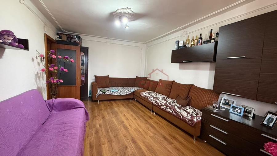 Apartament cu 3 camere decomandat, mobilat în Central