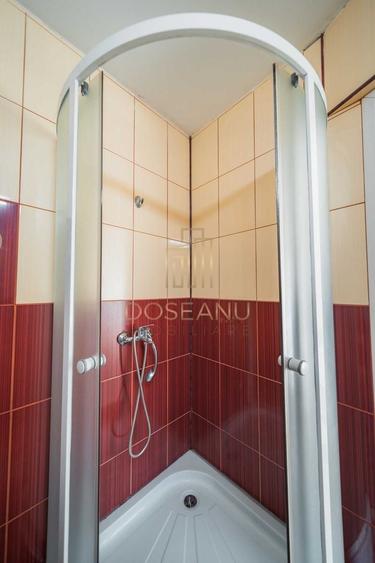 Casă individuală cu 11 camere cu Teren 350 Mp în Central