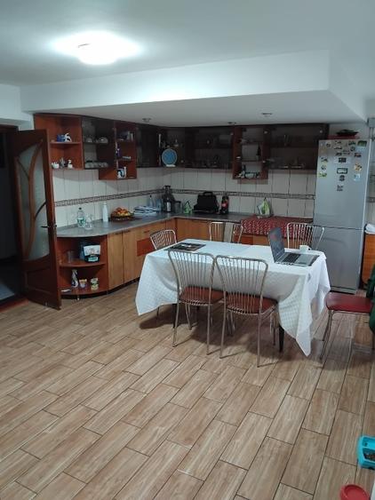 Casă individuală cu 5 camere cu Teren 841 Mp în Central