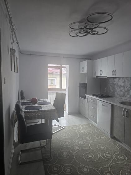 Inchiriez apartament cu 2 camere decomandat zona bazar gata de mutat - 5