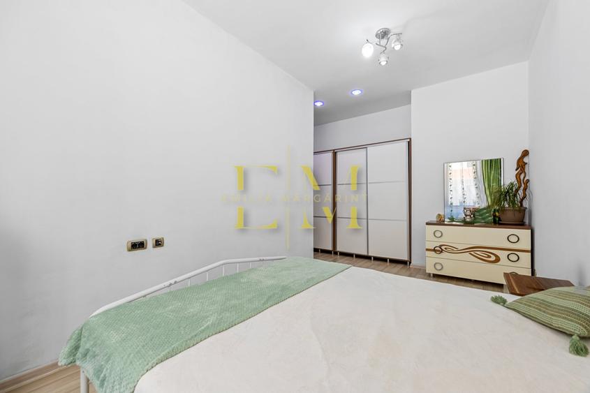 Apartament cu 3 camere decomandat în Tractorul