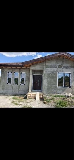 Casă cu 4 camere în Schitu Duca