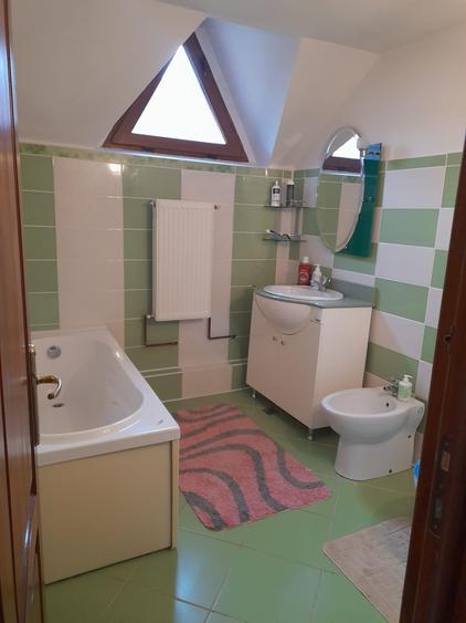 Casă individuală cu 5 camere cu Canalizare în Sud-Vest