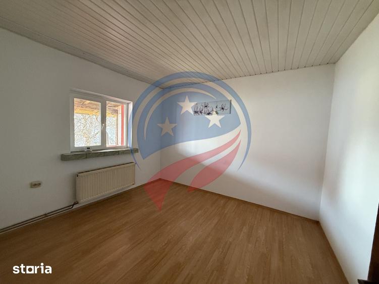 Casă cu 8 camere cu Teren 453 Mp în Central