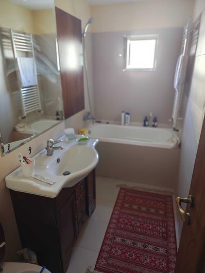 Apartament cu 3 camere decomandat în Exterior Vest