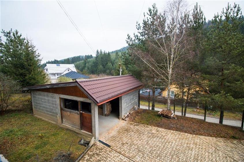 Duplex cu 8 camere cu Canalizare în Central