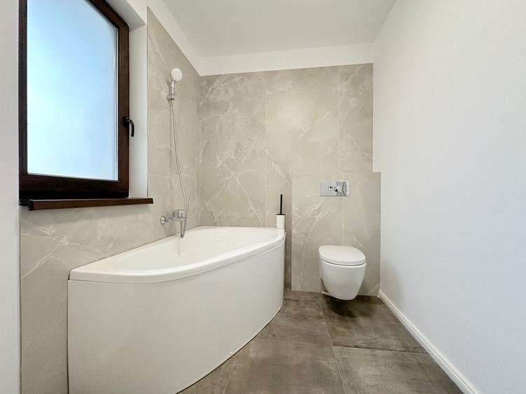 Duplex cu 4 camere cu Canalizare în Dumbrăvița