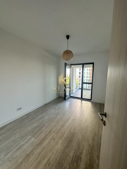 Apartament cu 3 camere semidecomandat, mobilat în P-ta Presei Libere