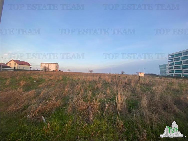 Teren Construcții intravilan de 18000 mp, în Est