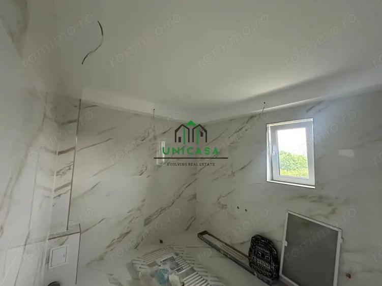 Casă cu Teren 2000 Mp în Români