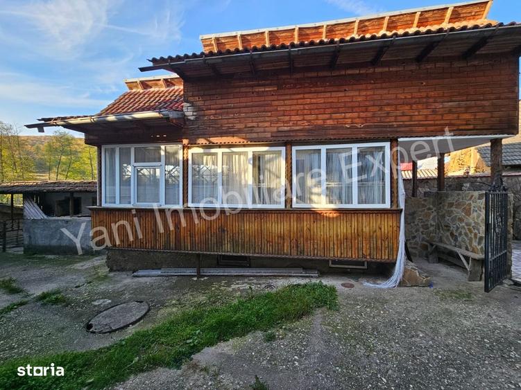Casă cu 4 camere cu Teren 4050 Mp în Tutana