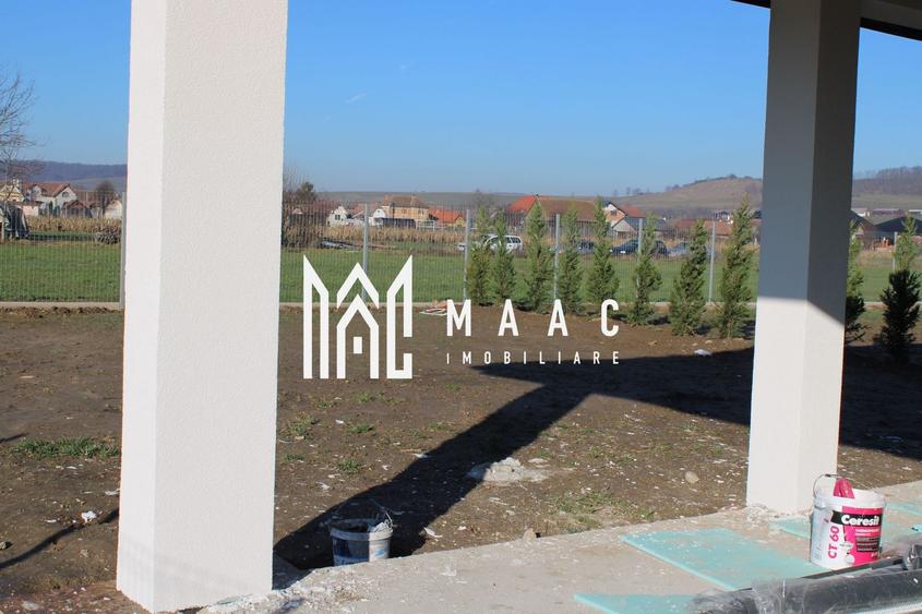Duplex cu 3 camere cu Canalizare în Cristian