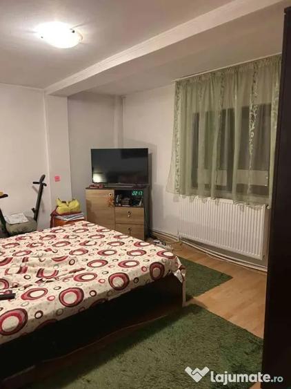 Casă cu 5 camere cu Teren 200 Mp în Central