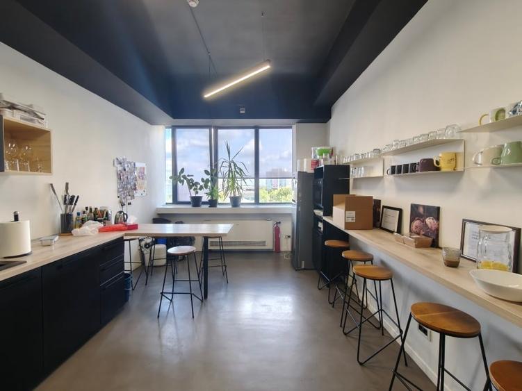 Birou, de 448 mp, în Aviației