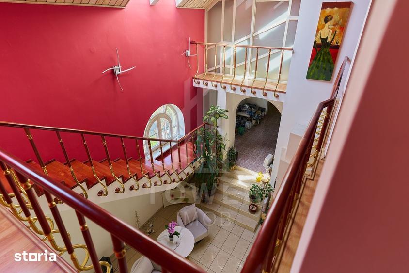 Casă cu Piscina în Sub Arini