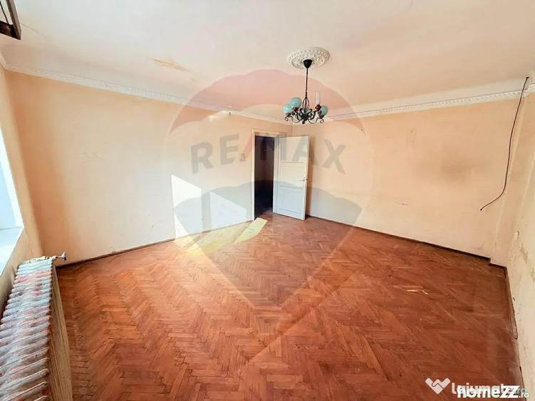 Casă cu 4 camere cu Teren 318 Mp în Gorjului