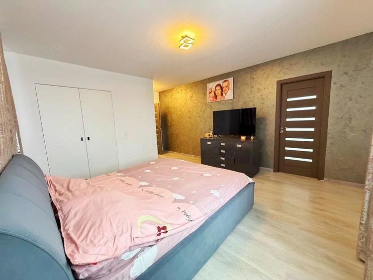 Casă cu 5 camere cu Teren 400 Mp în Smeura
