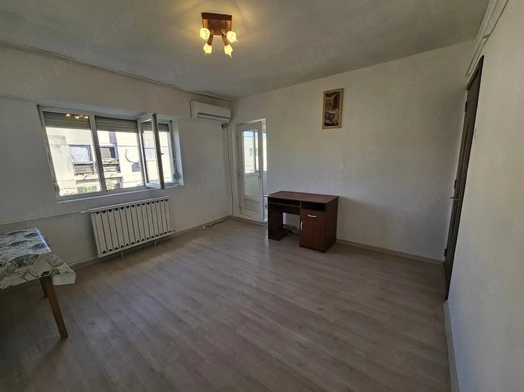 Garsonieră decomandată în Rogerius