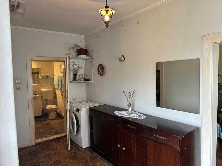Casă cu 2 camere semidecomandat în Central