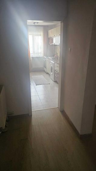 Apartament cu 3 camere decomandat în 1 Decembrie