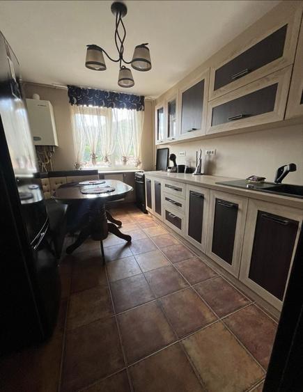 Apartament cu 3 camere semidecomandat în Dărmănești