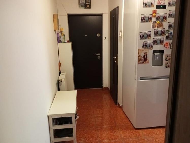 Apartament cu 3 camere semidecomandat, mobilat în Ferentari