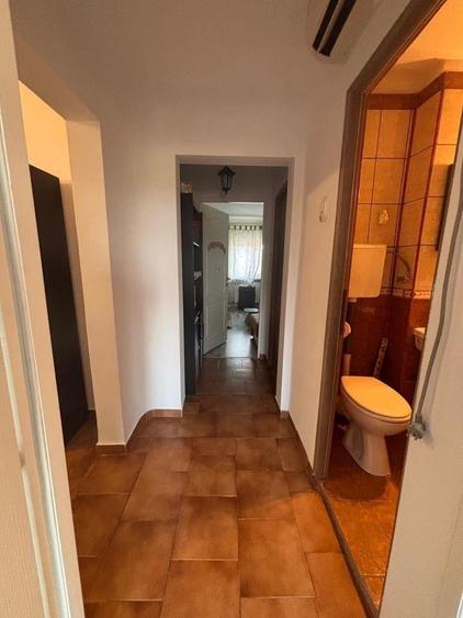 Apartament cu 5 camere decomandat, mobilat în Sărari