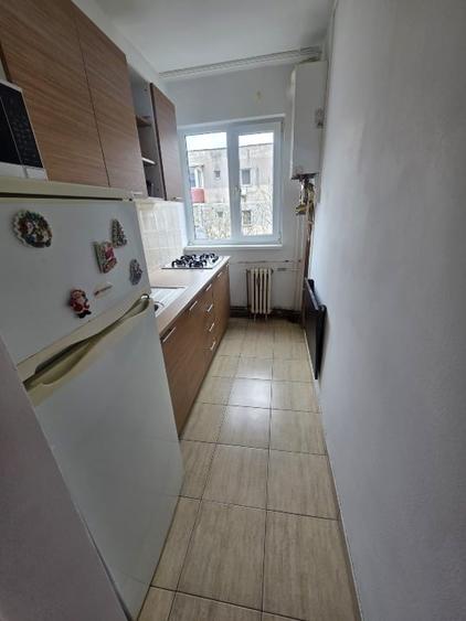 Apartament cu 2 camere semidecomandat, mobilat în Central
